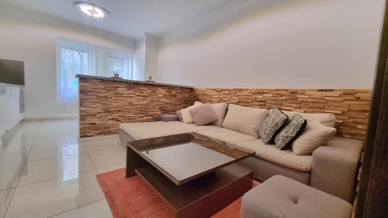 Spacious Apartment In City Center 브라티슬라바 외부 사진