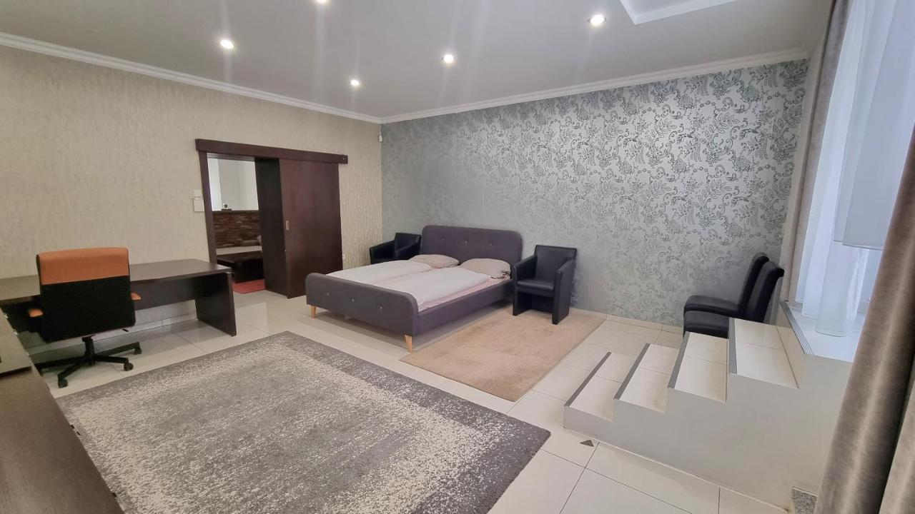 Spacious Apartment In City Center 브라티슬라바 외부 사진