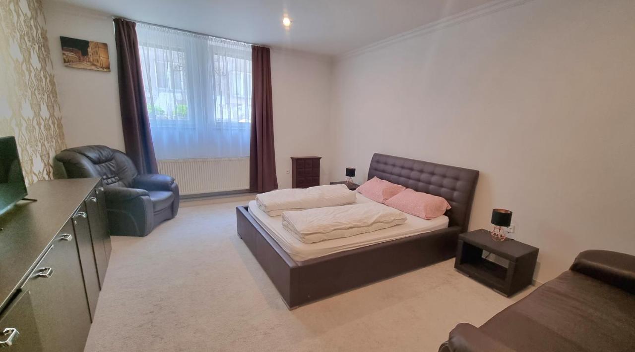 Spacious Apartment In City Center 브라티슬라바 외부 사진