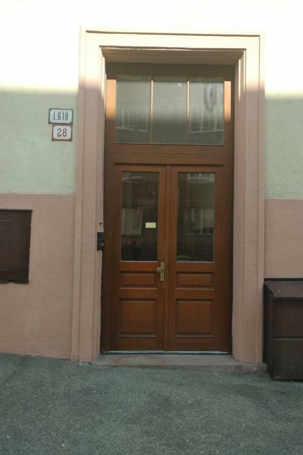 Spacious Apartment In City Center 브라티슬라바 외부 사진